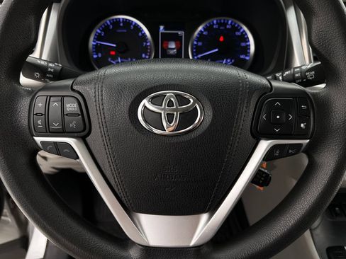 Used 2019 Toyota Highlander LE AWD/4WD image 16