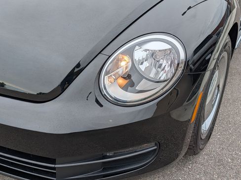 Used 2015 Volkswagen Beetle 1.8T Classic FWD image 16
