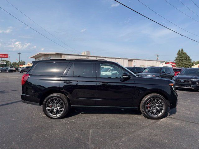 Used 2025 Ford Expedition Platinum w/ Stealth Performance Package AWD/4WD image 7