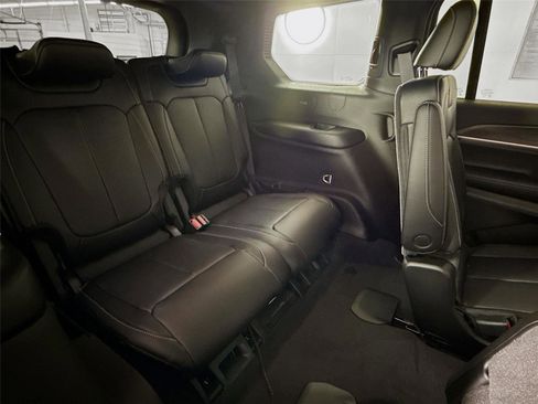 New 2025 Jeep Grand Cherokee L Limited w/ Trailer Tow Package image 21