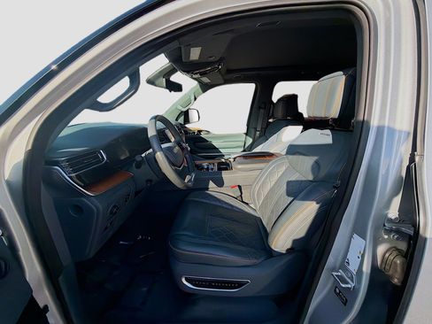 Used 2024 Jeep Grand Wagoneer Series III w/ Rear Seat Video Group 1 image 19