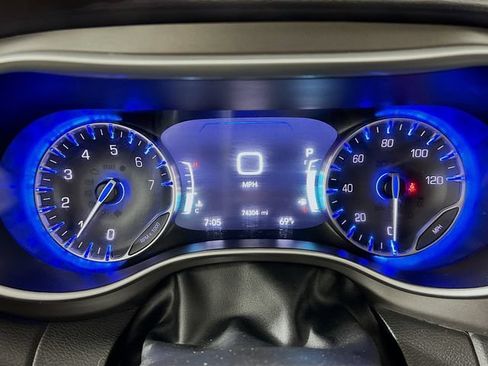 Used 2024 Chrysler Pacifica Touring-L FWD image 14