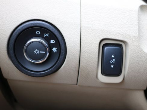 Used 2014 Ford Taurus SEL w/ Equipment Group 201A FWD image 19