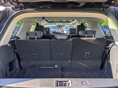 Certified 2025 Ford Expedition Platinum w/ Driver's Package AWD/4WD image 32