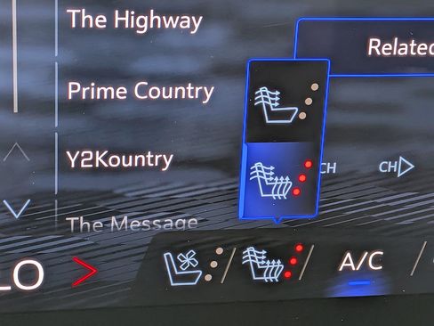 Certified 2025 Chevrolet Suburban High Country AWD/4WD image 22