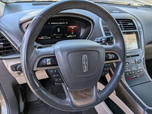 Used 2019 Lincoln Nautilus Select image 26