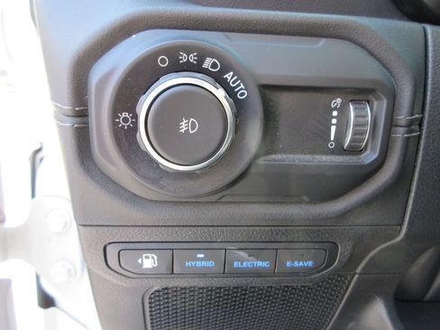 Used 2024 Jeep Wrangler Unlimited Sahara w/ Technology Group AWD/4WD image 25