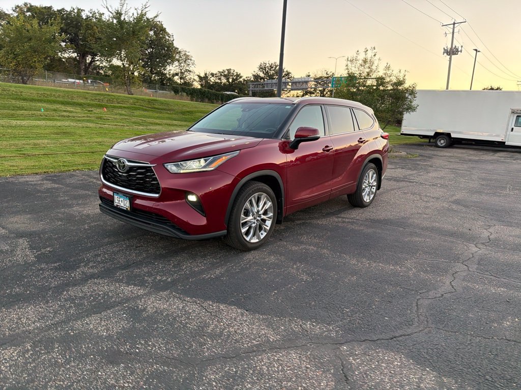 Used 2021 Toyota Highlander Limited AWD/4WD image 4