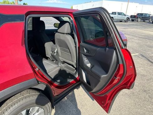 New 2027 Chevrolet Equinox LT w/ LPO, Floor Liner Package FWD image 24