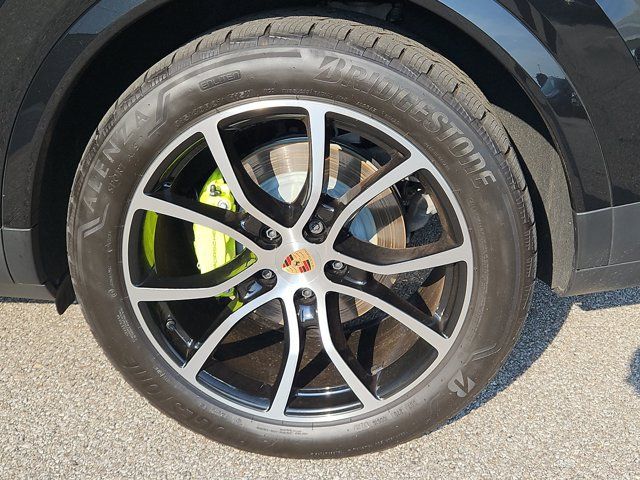 Certified 2026 Porsche Cayenne E-Hybrid Coupe AWD/4WD image 14