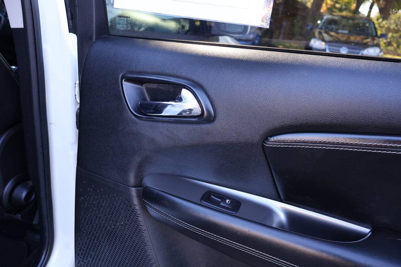 Used 2016 Dodge Journey Crossroad w/ Rear Seat Video Group I FWD image 24