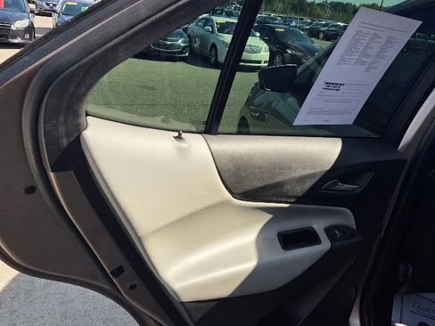 Used 2018 Chevrolet Equinox LS image 12