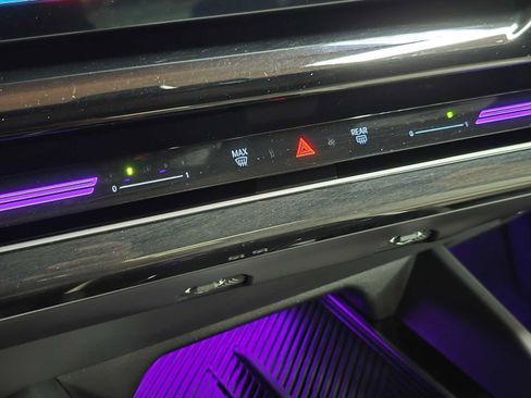 Used 2024 BMW 530i xDrive 530i xDrive w/ Convenience Package image 31