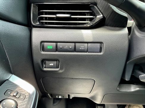 Used 2023 Nissan Sentra SR w/ Electronics Package FWD image 15
