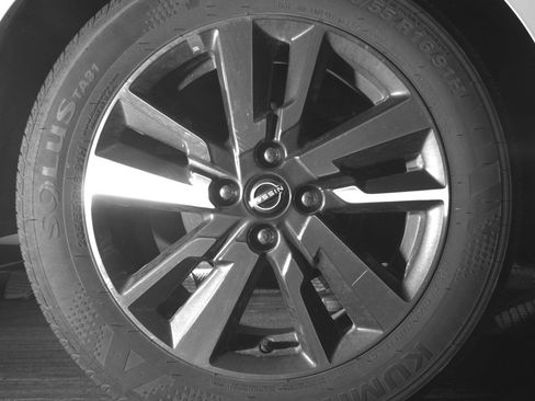 Used 2025 Nissan Versa SV image 15