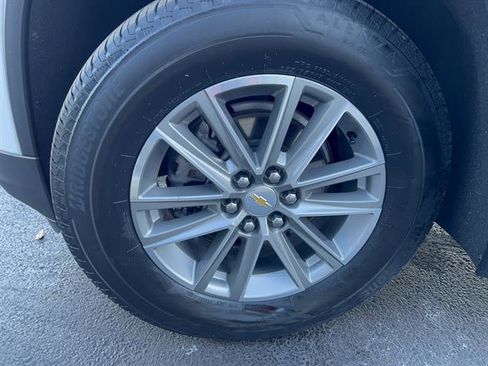 Used 2022 Chevrolet Traverse LT image 12