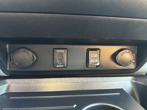 Used 2015 Toyota Tundra 1794 Edition image 22