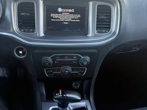 Used 2022 Dodge Charger SXT RWD image 11