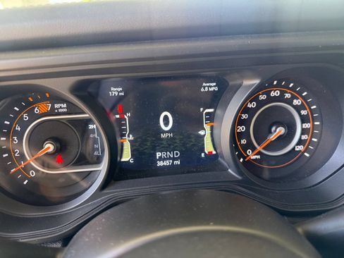 Used 2025 Jeep Wrangler Unlimited Sahara AWD/4WD image 38