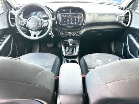 Used 2025 Kia Soul LX w/ LX Technology Package FWD image 25