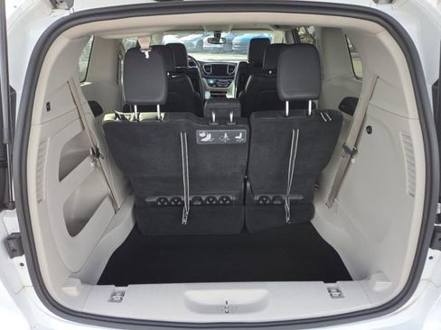 Used 2019 Chrysler Pacifica Touring-L Plus w/ Tire & Wheel Group image 22
