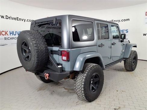 Used 2015 Jeep Wrangler Unlimited Sahara image 4