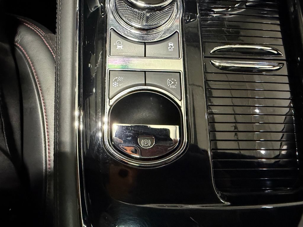 Used 2016 Jaguar XJ RWD image 19