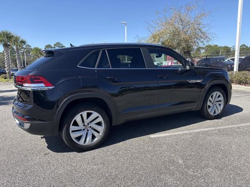 Used 2023 Volkswagen Atlas Cross Sport SE w/ Panoramic Sunroof Package FWD image 4