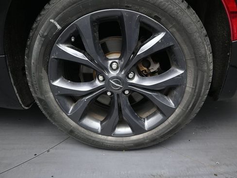 Used 2019 Chrysler Pacifica Limited w/ Advanced Safetytec Group FWD image 10