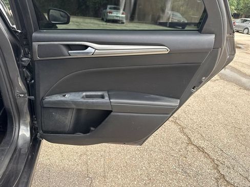 Used 2018 Ford Fusion SE w/ Fusion SE Technology Package FWD image 38