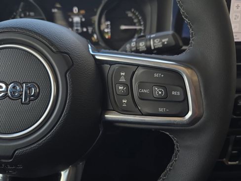 Used 2025 Jeep Wrangler Unlimited Sahara w/ Safety Group AWD/4WD image 16