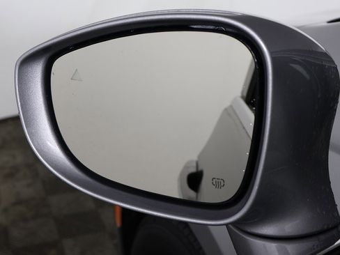 Used 2021 Chrysler Pacifica Touring-L image 30