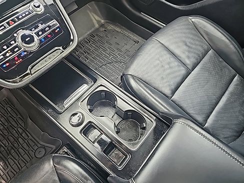 Used 2022 Lincoln Corsair Standard w/ Premium Package image 19