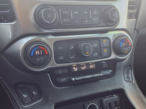 Used 2019 Chevrolet Suburban LT w/ Luxury Package image 13