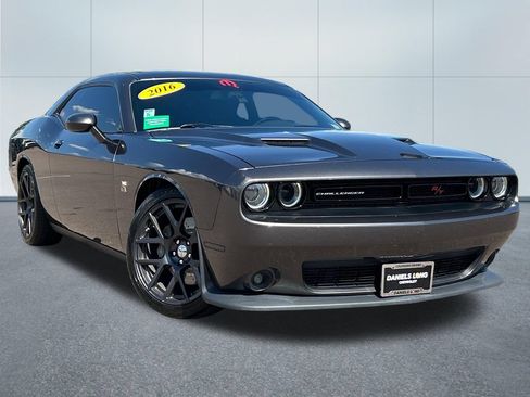 Used 2016 Dodge Challenger R/T Scat Pack w/ Leather Interior Group RWD image 30
