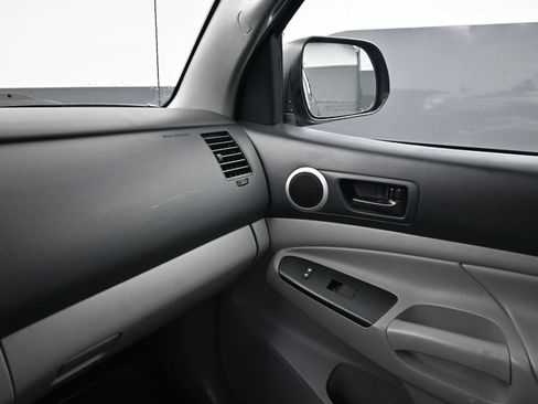 Used 2015 Toyota Tacoma PreRunner image 17