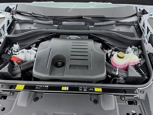 New 2026 Land Rover Range Rover Long Wheelbase SE image 32