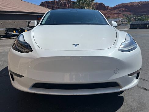 Used 2024 Tesla Model Y Long Range RWD image 25