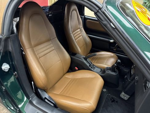 Used 2002 Toyota MR2 RWD image 16