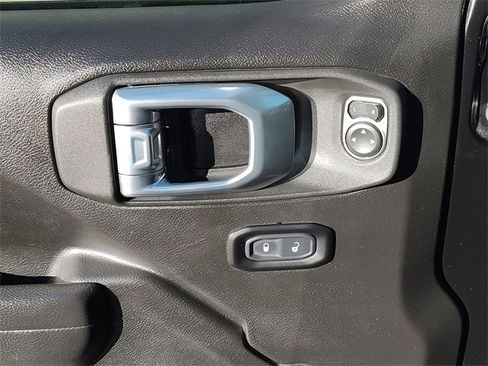 Certified 2023 Jeep Gladiator Sport image 30