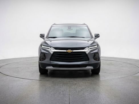 Used 2025 Chevrolet Blazer LT image 2