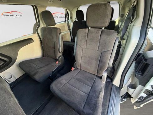 Used 2012 Dodge Grand Caravan SE FWD image 11