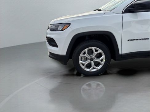 New 2026 Jeep Compass Latitude image 9