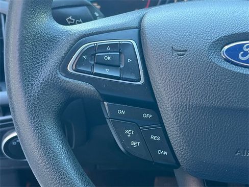 Used 2018 Ford Focus SE w/ SE Appearance Package image 24