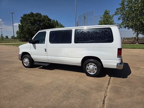 Used 2011 Ford E-150 and Econoline 150 Wagon RWD image 6