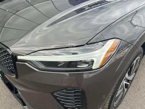 Certified 2025 Volvo XC60 B5 Plus image 8