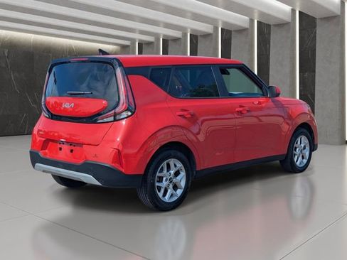 Used 2025 Kia Soul LX w/ LX Technology Package FWD image 6