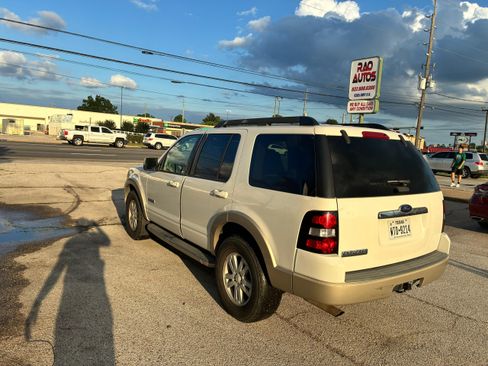 Used 2008 Ford Explorer Eddie Bauer RWD image 6