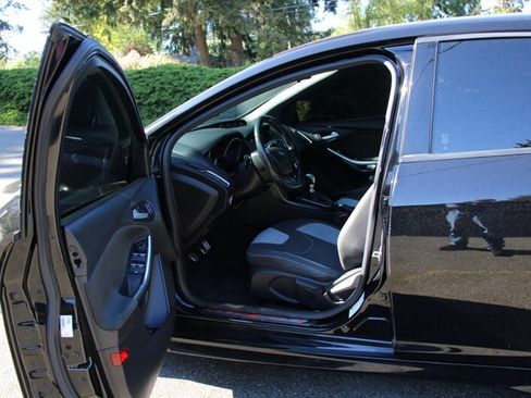 Used 2018 Ford Focus ST FWD image 5