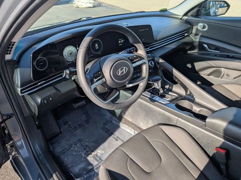 Used 2025 Hyundai Elantra SEL image 15